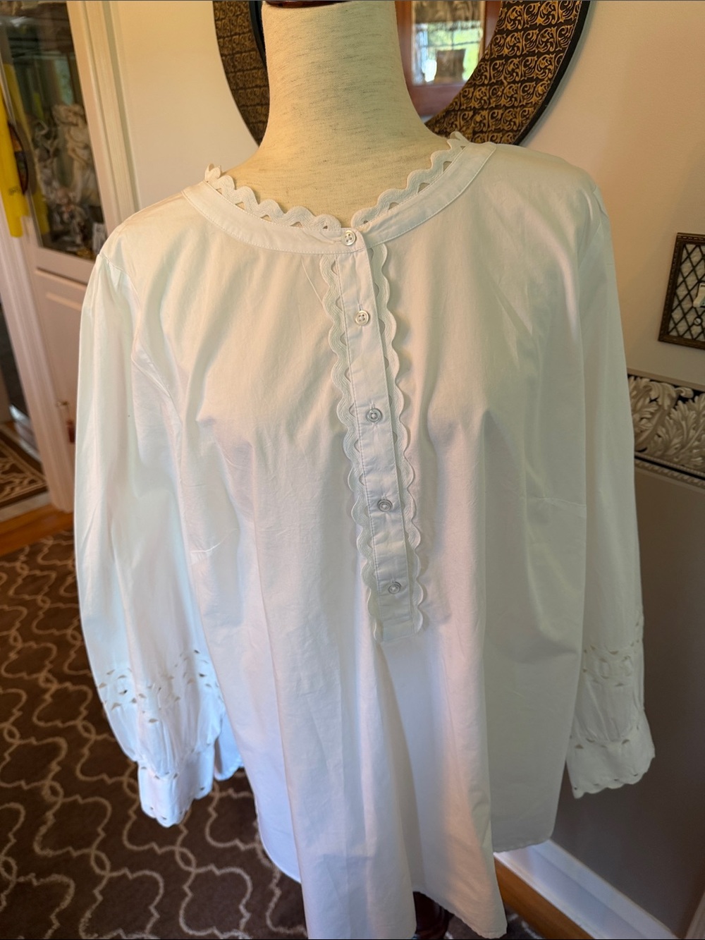 New not worn Talbots Womens White Scallop-Trim Button Front Blouse 2x
